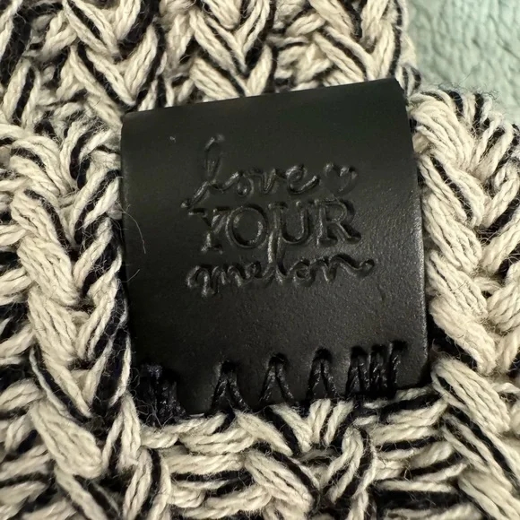 Peanuts x Love Your Melon Woodstock Gray/Black Pom Beanie - Picture 5 of 9